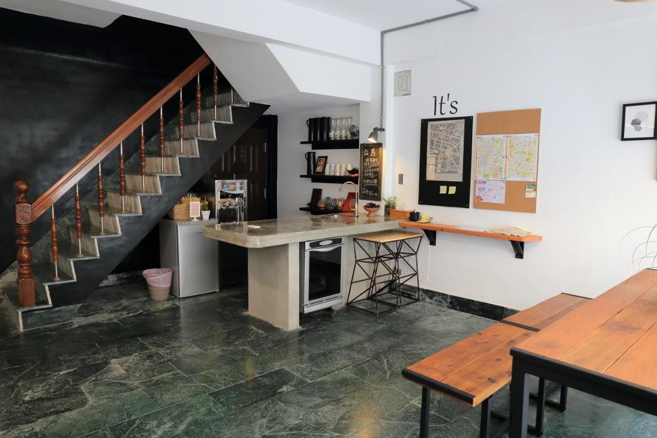 It'S 一起 旅店 Lägenhet Tainan Exteriör bild